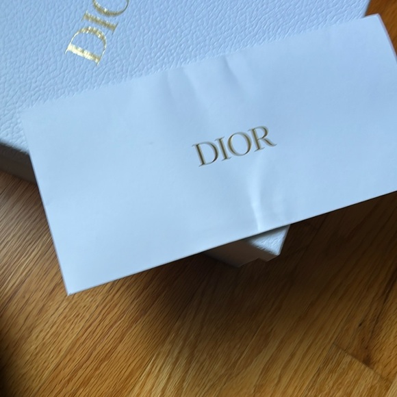 Dior Luxurious White and Gold Set - Picture 6 of 8